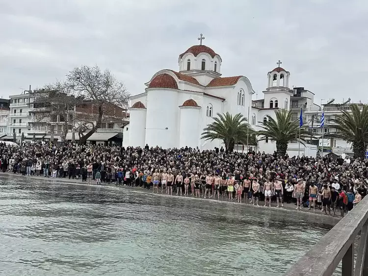 Θεοφάνεια στην Κατερίνη: Με λαμπρότητα & κατάνυξη η τελετή καθαγιασμού των υδάτων