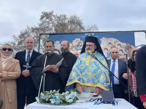 Θεοφάνεια στον Μακρύγιαλο: Η τελετή του καθαγιασμού Μακρύγιαλο (εικόνες)