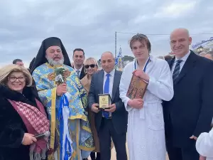Θεοφάνεια στον Μακρύγιαλο: Η τελετή του καθαγιασμού Μακρύγιαλο (εικόνες)