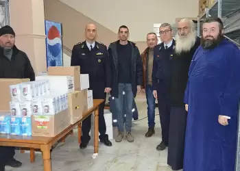 Τρόφιμα και είδη πρώτης ανάγκης από τους αστυνομικούς της Πιερίας στο Κοινωνικό Παντοπωλείο της Ιεράς Μητροπόλεως Τρόφιμα και είδη πρώτης ανάγκης από τους αστυνομικούς της Πιερίας στο Κοινωνικό Παντοπωλείο της Ιεράς Μητροπόλεως