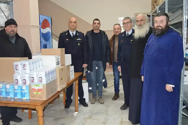 Τρόφιμα και είδη πρώτης ανάγκης από τους αστυνομικούς της Πιερίας στο Κοινωνικό Παντοπωλείο της Ιεράς Μητροπόλεως