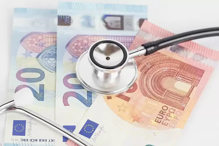 Υπουργείο Ανάπτυξης: Κατατέθηκε η τροπολογία για τα ασφάλιστρα υγείας – Τι προβλέπει