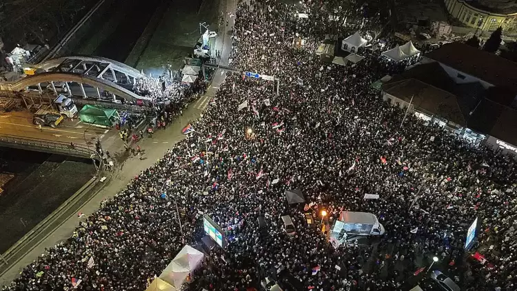 Σερβία: Χιλιάδες φοιτητές και φοιτήτριες από όλα τα πανεπιστήμια της χώρας