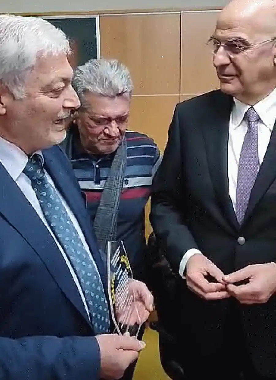 O Σύνδεσμος Αποστράτων Σωμάτων Ασφάλειας Νομού Πιερίας υποδέχτηκε τον Υπουργό Εθνικής Άμυνας κ.Νίκο Δένδια O Σύνδεσμος Αποστράτων Σωμάτων Ασφάλειας Νομού Πιερίας με τον Υπουργό Εθνικής Άμυνας κ.Νίκο Δένδια