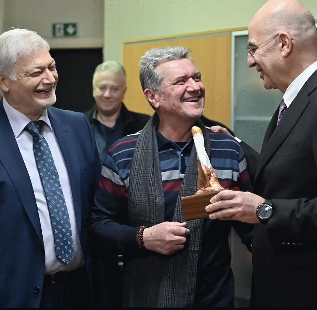 O Σύνδεσμος Αποστράτων Σωμάτων Ασφάλειας Νομού Πιερίας υποδέχτηκε τον Υπουργό Εθνικής Άμυνας κ.Νίκο Δένδια O Σύνδεσμος Αποστράτων Σωμάτων Ασφάλειας Νομού Πιερίας με τον Υπουργό Εθνικής Άμυνας κ.Νίκο Δένδια