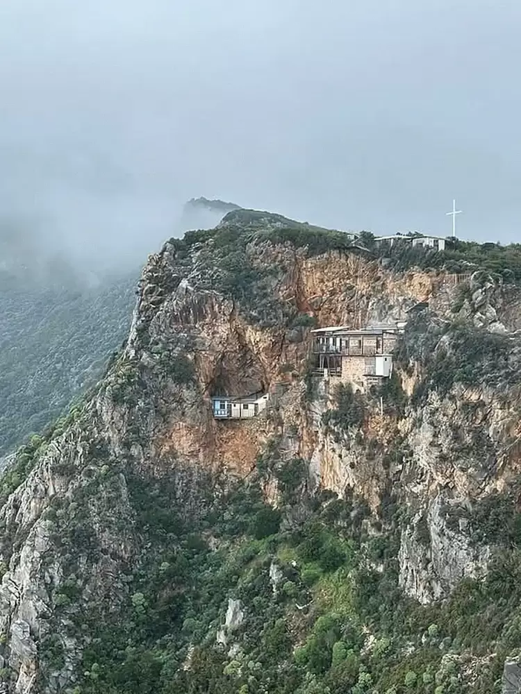 Η Αγιονορείτικη χερσόνησος στο πέλαγος