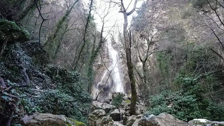 Ανεπεξέργαστα ή πλημμελώς επεξεργασμένα λύματα καταλήγουν στον Αλιάκμονα