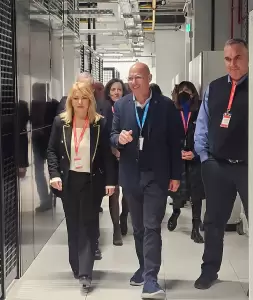 Άννα Μάνη: Στο Κέντρο Δεδομένων της Digital Realty στο Κορωπί Άννα Μάνη: Στο Κέντρο Δεδομένων της Digital Realty στο Κορωπί