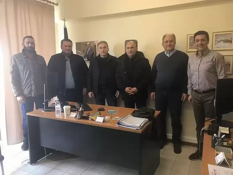 Ενημερωτική Επίσκεψη Εκπροσώπων των Κτηνοτρόφων Ν. Πιερίας στον Βουλευτή ΝΙΚΗΣ Πιερίας κ. Δελβερούδη Κομνηνό Ενημερωτική Επίσκεψη Εκπροσώπων των Κτηνοτρόφων Ν. Πιερίας στον Βουλευτή ΝΙΚΗΣ Πιερίας κ. Δελβερούδη Κομνηνό