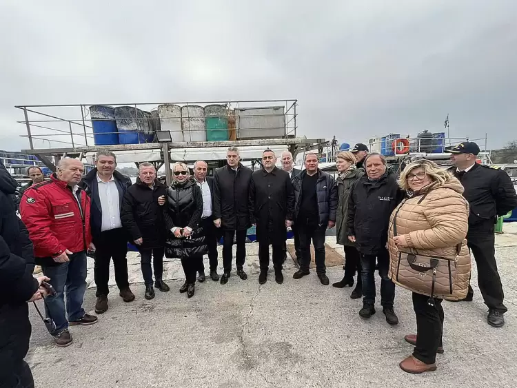 Τα προβλήματα των μυδοκαλλιεργητών της Πιερίας στο επίκεντρο επίσκεψης Ευρωβουλευτών στο λιμάνι Κίτρους (εικόνες - βίντεο) Επιμελητήριο Πιερίας: Τα προβλήματα των μυδοκαλλιεργητών της Πιερίας στο επίκεντρο επίσκεψης Ευρωβουλευτών στο λιμάνι Κίτρους