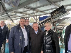 Τα προβλήματα των μυδοκαλλιεργητών της Πιερίας στο επίκεντρο επίσκεψης Ευρωβουλευτών στο λιμάνι Κίτρους (εικόνες - βίντεο) Επιμελητήριο Πιερίας: Τα προβλήματα των μυδοκαλλιεργητών της Πιερίας στο επίκεντρο επίσκεψης Ευρωβουλευτών στο λιμάνι Κίτρους