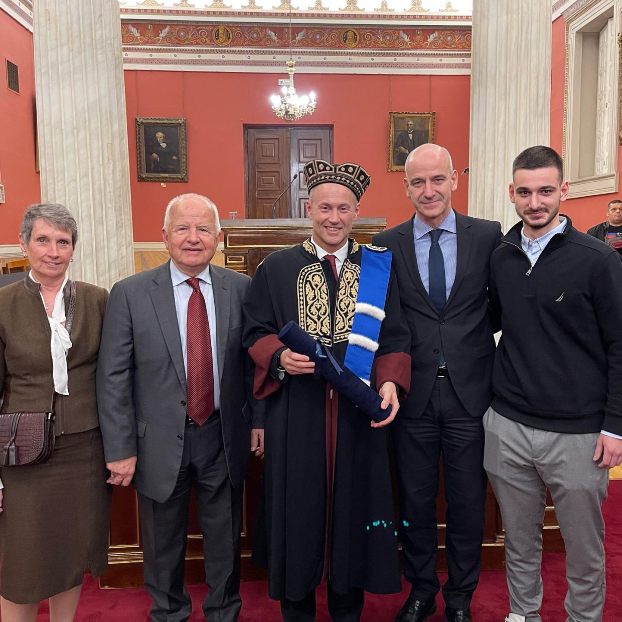 Επίτιμος διδάκτορας της Ιατρικής Σχολής του Πανεπιστημίου Αθηνών αναγορεύθηκε ο καθηγητής Ξενοφών Mπαραλιάκος (εικόνες) Επίτιμος διδάκτορας της Ιατρικής Σχολής του Πανεπιστημίου Αθηνών αναγορεύθηκε ο καθηγητής Ξενοφών Mπαραλιάκος