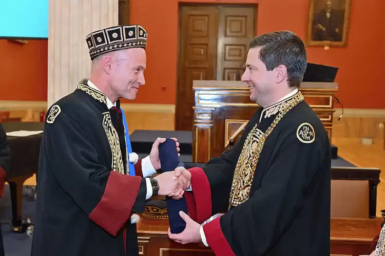 Επίτιμος διδάκτορας της Ιατρικής Σχολής του Πανεπιστημίου Αθηνών αναγορεύθηκε ο καθηγητής Ξενοφών Mπαραλιάκος (εικόνες) Επίτιμος διδάκτορας της Ιατρικής Σχολής του Πανεπιστημίου Αθηνών αναγορεύθηκε ο καθηγητής Ξενοφών Mπαραλιάκος