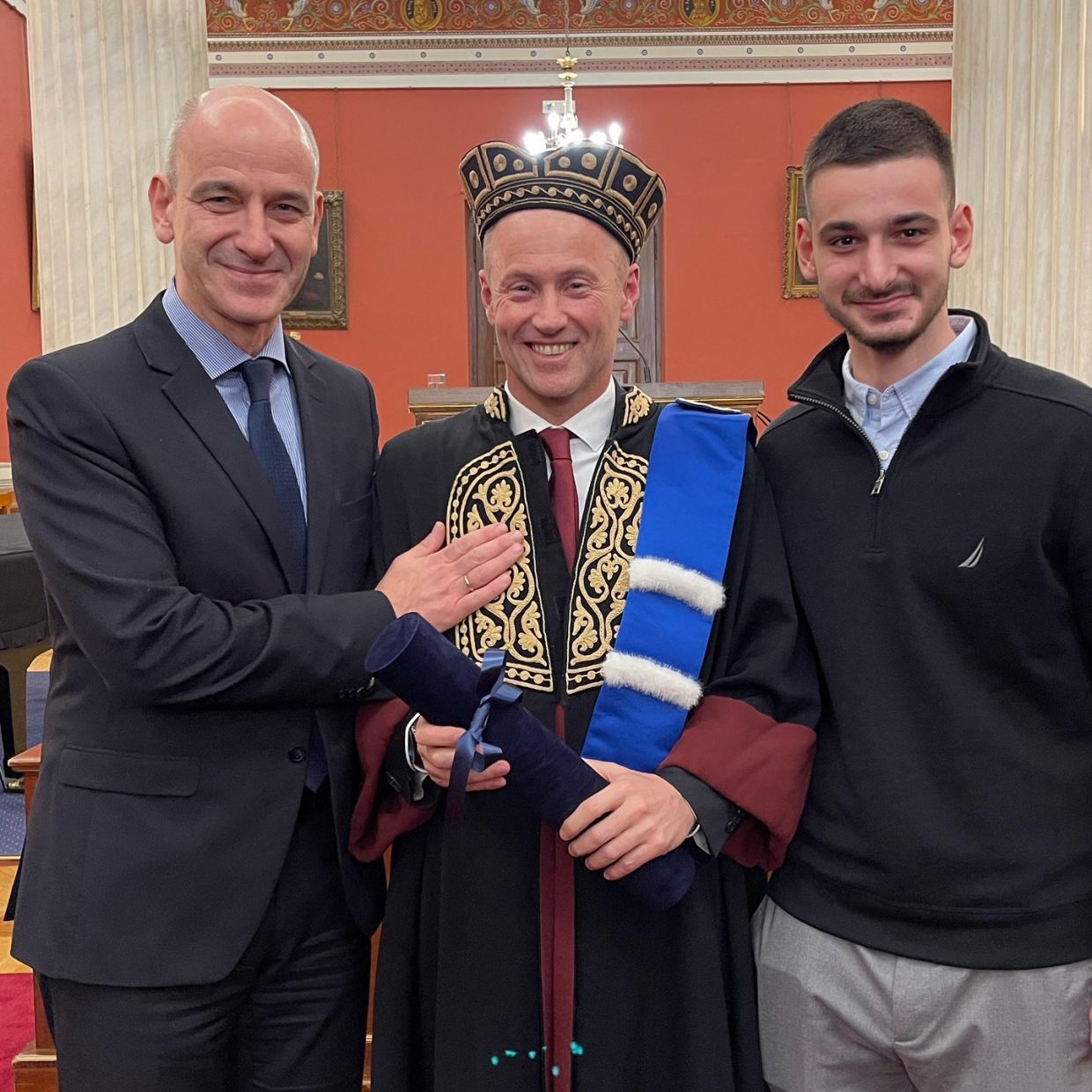 Επίτιμος διδάκτορας της Ιατρικής Σχολής του Πανεπιστημίου Αθηνών αναγορεύθηκε ο καθηγητής Ξενοφών Mπαραλιάκος (εικόνες) Επίτιμος διδάκτορας της Ιατρικής Σχολής του Πανεπιστημίου Αθηνών αναγορεύθηκε ο καθηγητής Ξενοφών Mπαραλιάκος