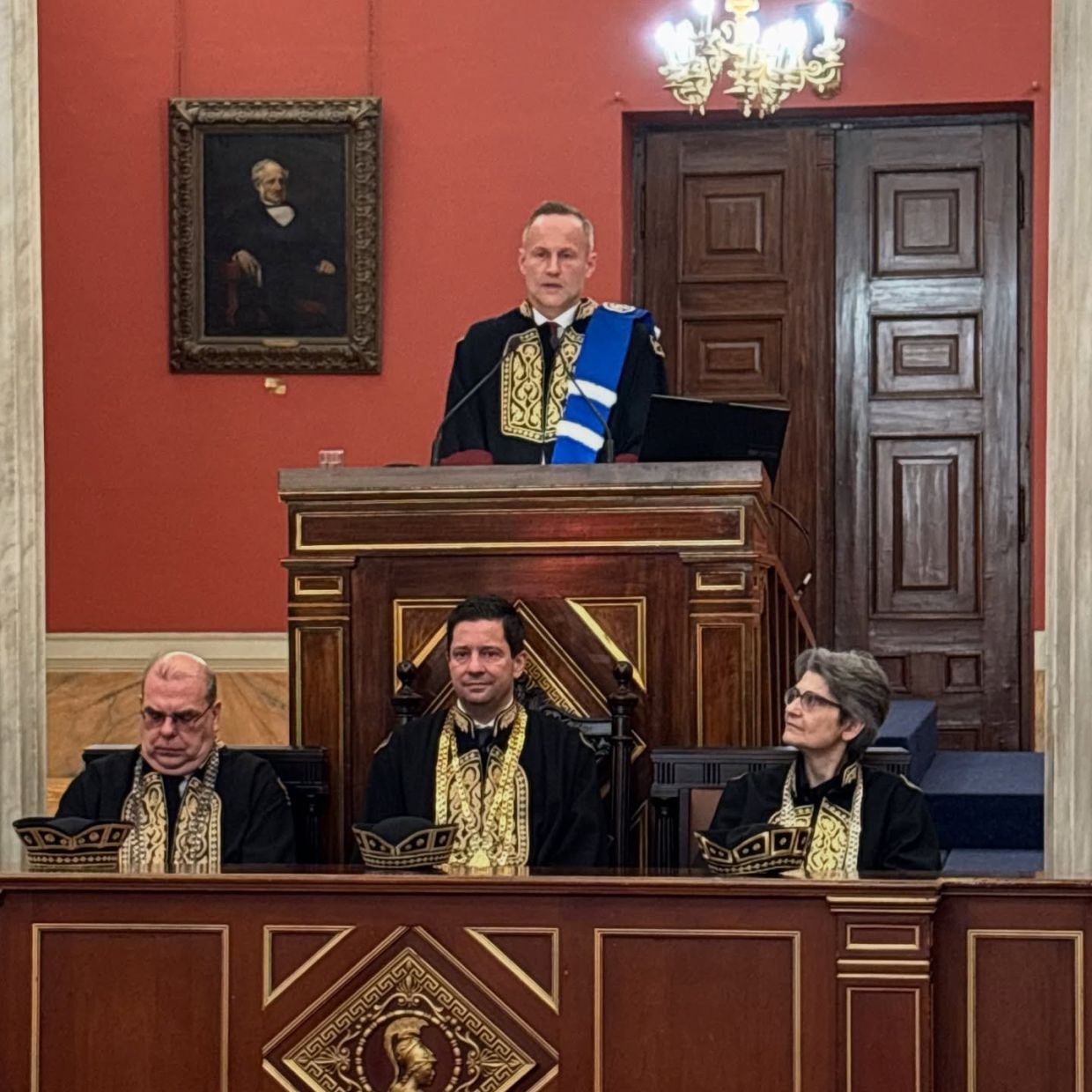 Επίτιμος διδάκτορας της Ιατρικής Σχολής του Πανεπιστημίου Αθηνών αναγορεύθηκε ο καθηγητής Ξενοφών Mπαραλιάκος (εικόνες) Επίτιμος διδάκτορας της Ιατρικής Σχολής του Πανεπιστημίου Αθηνών αναγορεύθηκε ο καθηγητής Ξενοφών Mπαραλιάκος