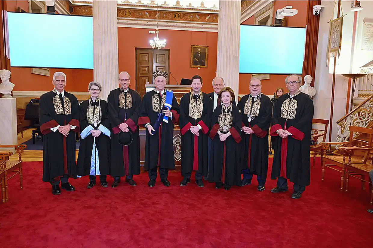 Επίτιμος διδάκτορας της Ιατρικής Σχολής του Πανεπιστημίου Αθηνών αναγορεύθηκε ο καθηγητής Ξενοφών Mπαραλιάκος (εικόνες) Επίτιμος διδάκτορας της Ιατρικής Σχολής του Πανεπιστημίου Αθηνών αναγορεύθηκε ο καθηγητής Ξενοφών Mπαραλιάκος