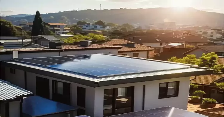 Φωτοβολταϊκά σε πολυκατοικίες – Πως θα εγκαταστήσετε ηλιακά πάνελ σε κοινοχρήστους χώρους 