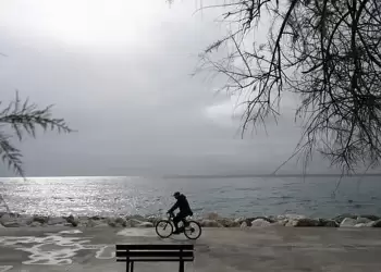 Ο καιρός σε Κατερίνη και Πιερία σήμερα Παρασκευή, 21 Φεβρουαρίου 2025: Νεφώσεις με ασθενείς τοπικές βροχές ή χιονόνερο