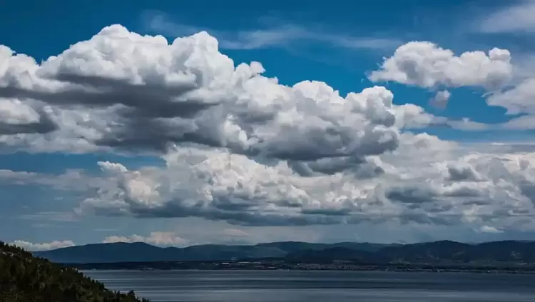 Ο καιρός σε Κατερίνη και Πιερία σήμερα Παρασκευή, 14 Φεβρουαρίου 2025: Νεφώσεις με ασθενείς τοπικές βροχές