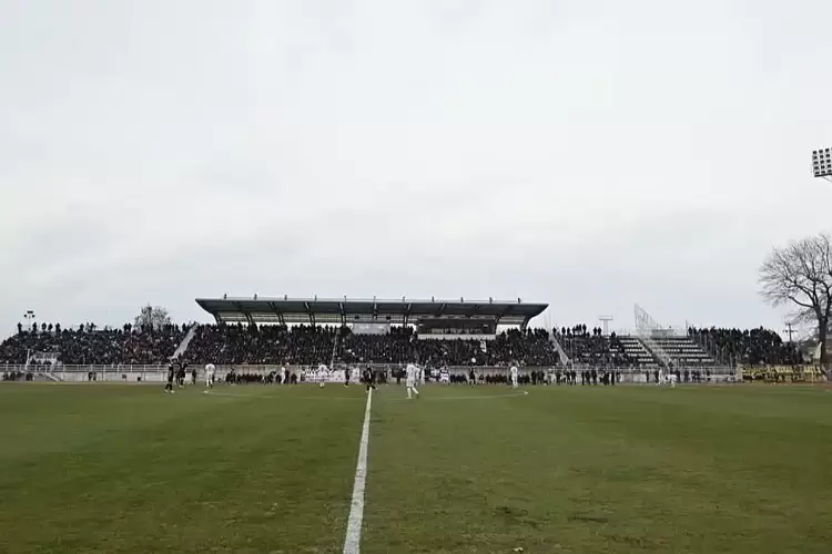 Πιερικός: Κεκλεισμένων των Θυρών με Ατρόμητο Παλαμά λόγω κροτίδας Κεκλεισμένων των Θυρών με Ατρόμητο Παλαμά λόγω κροτίδας