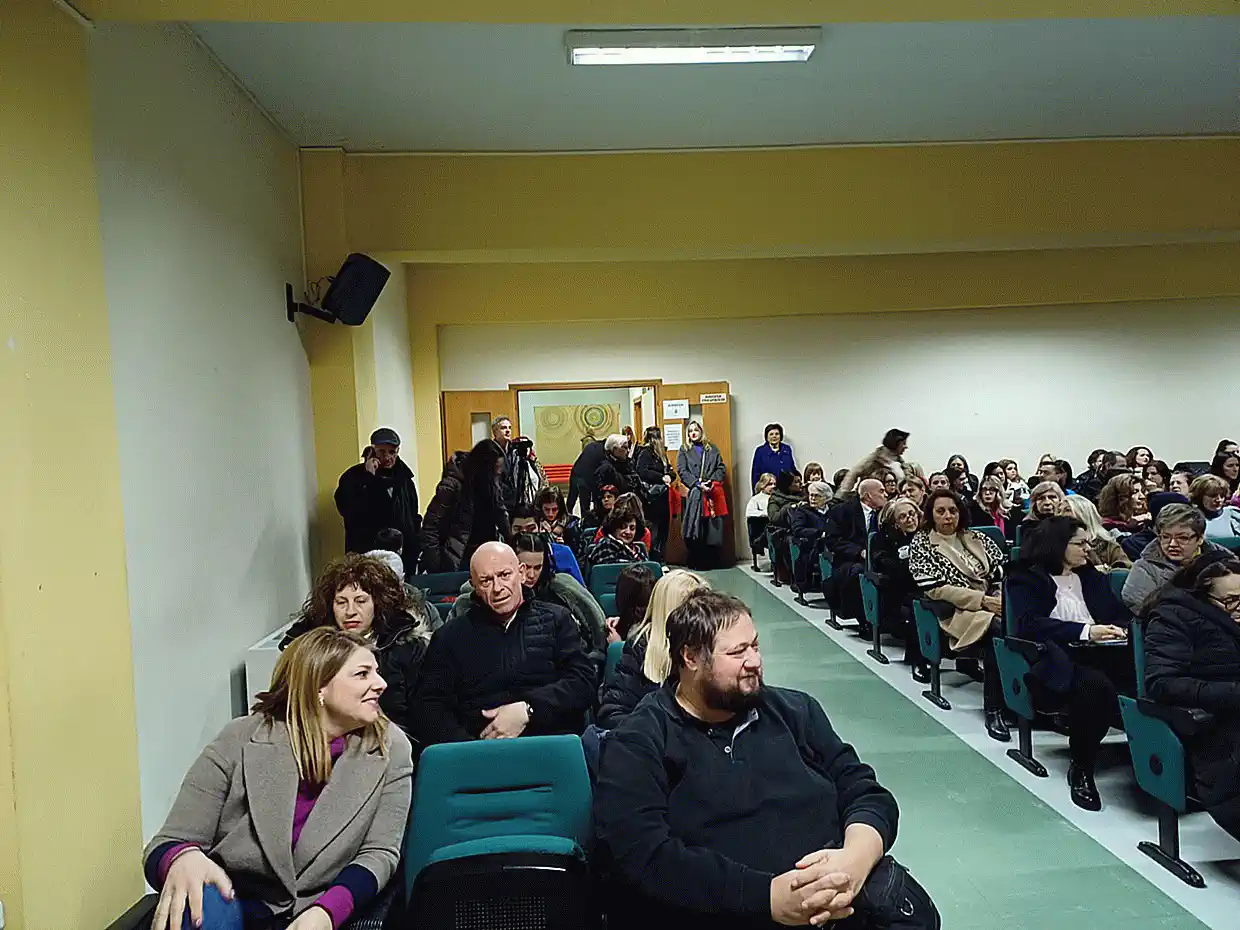 Μάγεψε το κοινό της Κατερίνης ο  π. Λίβυος με το νέο βιβλίο του