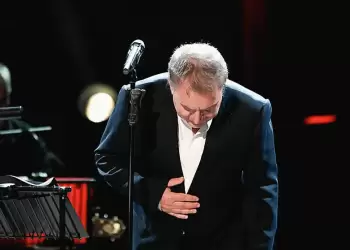 Μανώλης Μητσιάς, ο τραγουδιστής με τη ζεστή φωνή Μανώλης Μητσιάς, ο τραγουδιστής με τη ζεστή φωνή