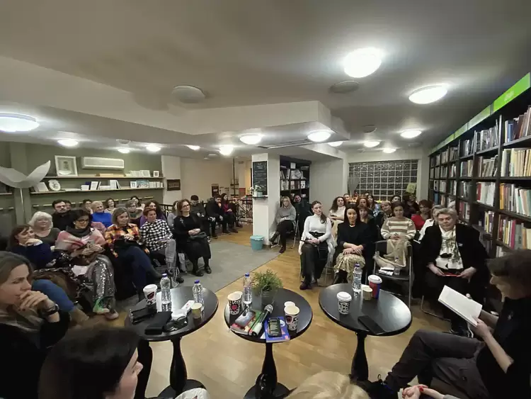 Μαρία Αμανατίδου: Μικρές Ιστορίες για Μεγάλες Ηρωίδες Μαρία Αμανατίδου: Μικρές Ιστορίες για Μεγάλες Ηρωίδες