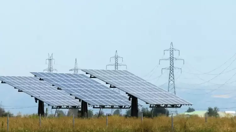 Μειώνεται το ενεργειακό κόστος σε εταιρείες και νοικοκυριά με τη «Συμφωνία για Καθαρή Βιομηχανία»