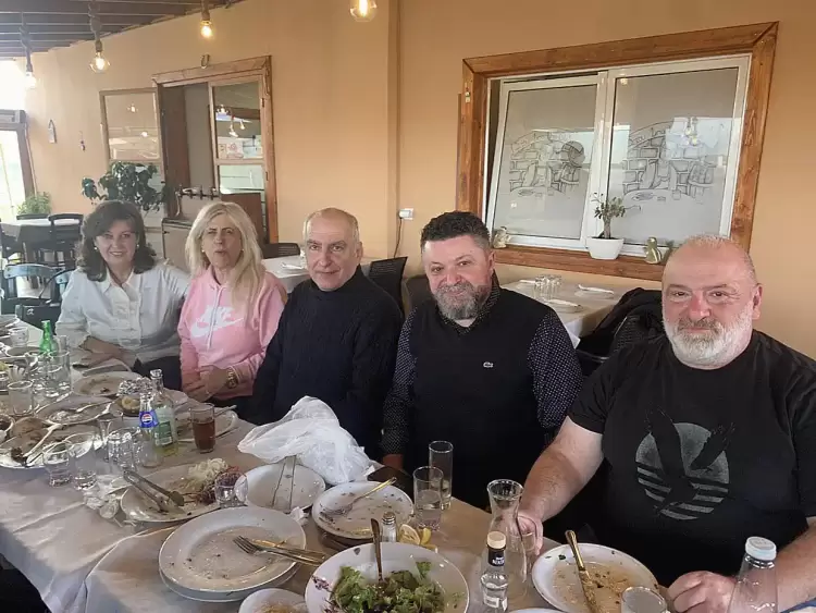 Οι εκπαιδευτικοί του Γυμνασίου Περίστασης έκοψαν την βασιλόπιτα τους