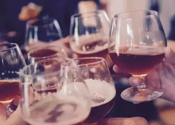 Οι Έλληνες δεν πίνουν πιά …Μεγάλη μείωση της κατανάλωσης αλκοόλ