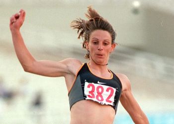 Πέθανε η Ελένη Καραμπεσίνη