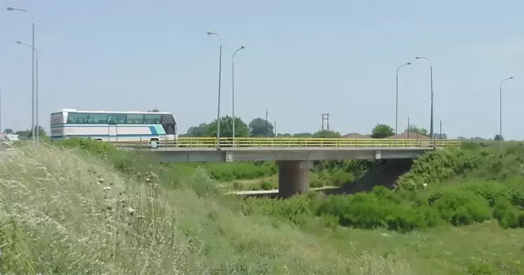 Προσωρινές ρυθμίσεις κυκλοφορίας στην γέφυρα του Αίσωνα (πριν την Νέα Έφεσο) Προσωρινές ρυθμίσεις κυκλοφορίας στην γέφυρα του Αίσωνα (πριν την Νέα Έφεσο)