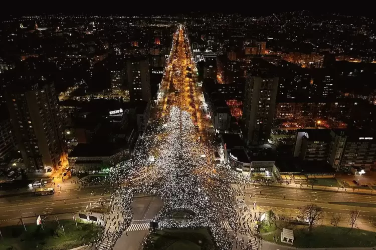 Σερβία: Φοιτητές του Βελιγραδίου έφτασαν στο Νόβι Σαντ.