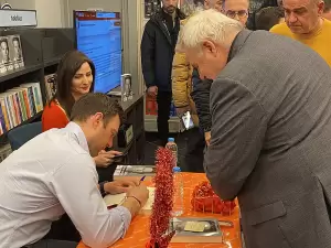 Στην Κατερίνη και στο Public, παρουσίασε ο Στέφανος Κασσελάκης το νέο του βιβλίο