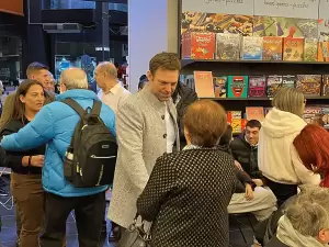 Στην Κατερίνη και στο Public, παρουσίασε ο Στέφανος Κασσελάκης το νέο του βιβλίο