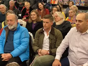 Στην Κατερίνη και στο Public, παρουσίασε ο Στέφανος Κασσελάκης το νέο του βιβλίο