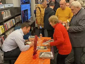 Στην Κατερίνη και στο Public, παρουσίασε ο Στέφανος Κασσελάκης το νέο του βιβλίο