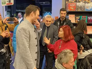 Στην Κατερίνη και στο Public, παρουσίασε ο Στέφανος Κασσελάκης το νέο του βιβλίο