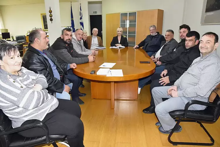 Συνάντηση της Αντιπεριφερειάρχη Πιερίας με τους Αλιευτικούς Συλλόγους της περιοχής μας Συνάντηση της Αντιπεριφερειάρχη Πιερίας με τους Αλιευτικούς Συλλόγους της περιοχής μας