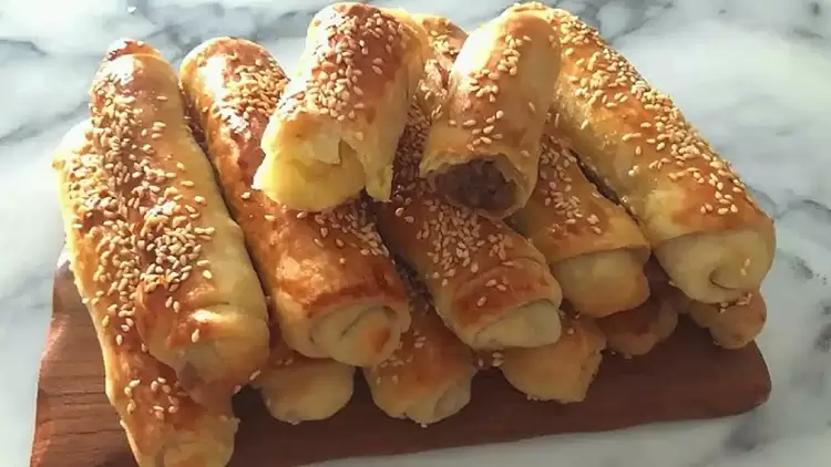 Τι θα φάμε σήμερα - Τραγανά μπουρεκάκια με τυρί και ζαμπόν Τι θα φάμε σήμερα – Τραγανά μπουρεκάκια με τυρί και ζαμπόν