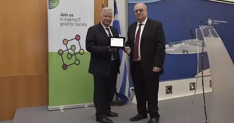 Το Βραβείο «Digital Excellence Award in Children Protection» απότο British Computer Society, στον Κώστα Γιαννόπουλο Το Βραβείο «Digital Excellence Award in Children Protection» απότο British Computer Society, στον Κώστα Γιαννόπουλο