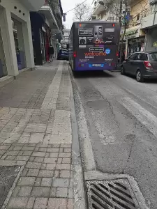 Κατερίνη: Πεζοδρόμια για τους πεζούς - Καθημερινή «μάχη» της δημοτικής αστυνομίας με την παράνομη στάθμευση (εικόνες)