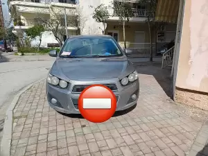 Κατερίνη: Πεζοδρόμια για τους πεζούς - Καθημερινή «μάχη» της δημοτικής αστυνομίας με την παράνομη στάθμευση (εικόνες)