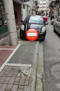 Κατερίνη: Πεζοδρόμια για τους πεζούς - Καθημερινή «μάχη» της δημοτικής αστυνομίας με την παράνομη στάθμευση (εικόνες)