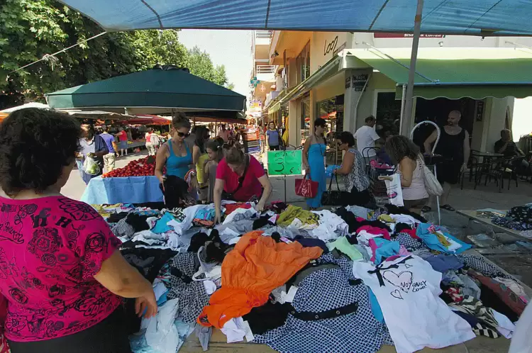 Ακρίβεια: Ρούχα και παπούτσια από λαϊκές και καταστήματα μεταχειρισμένων