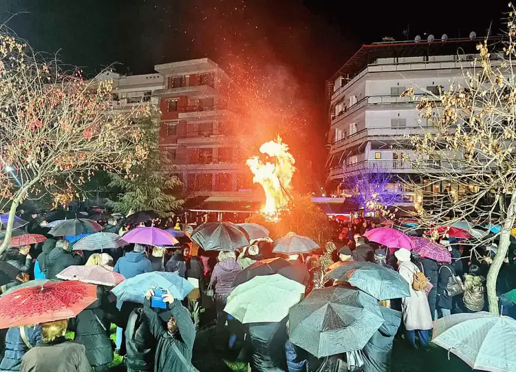 Αποκριές 2025: Ξεφάντωσε η Κατερίνη σε ρυθμούς Masquerini!