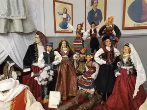 Αστική Σχολή Κατερίνης: Εγκαινιάστηκε η Έκθεση της Νίτσας Ξανθοπούλου Αστική Σχολή Κατερίνης: Εγκαινιάστηκε η Έκθεση της Νίτσας Ξανθοπούλου