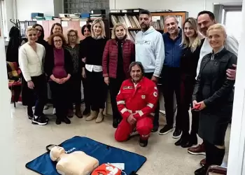 Δωρεά απινιδωτή και εκπαίδευση από την Lifeguard Patrol στη Διεύθυνση Πρωτοβάθμιας Εκπαίδευσης Πιερίας