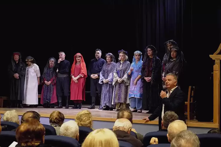 Ένωση Ποντίων Πιερίας: Με μεγάλη επιτυχία η Ποντιακή Θεατρική Παράσταση «Χρόνια έρθαν κι επέρασαν, καιροί έρθαν κι εδέβαν»