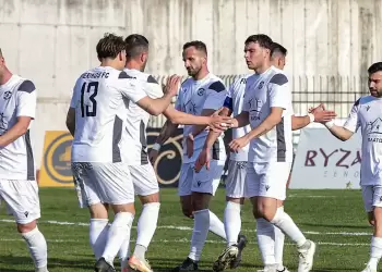 ΕΡΜΗΣ ΑΜΥΝΤΑΙΟΥ - ΠΙΕΡΙΚΟΣ 0-4: Με χατ-τρικ του Λορι Κέρι ΕΡΜΗΣ ΑΜΥΝΤΑΙΟΥ – ΠΙΕΡΙΚΟΣ 0 4: Με χατ τρικ του Λορι Κέρι